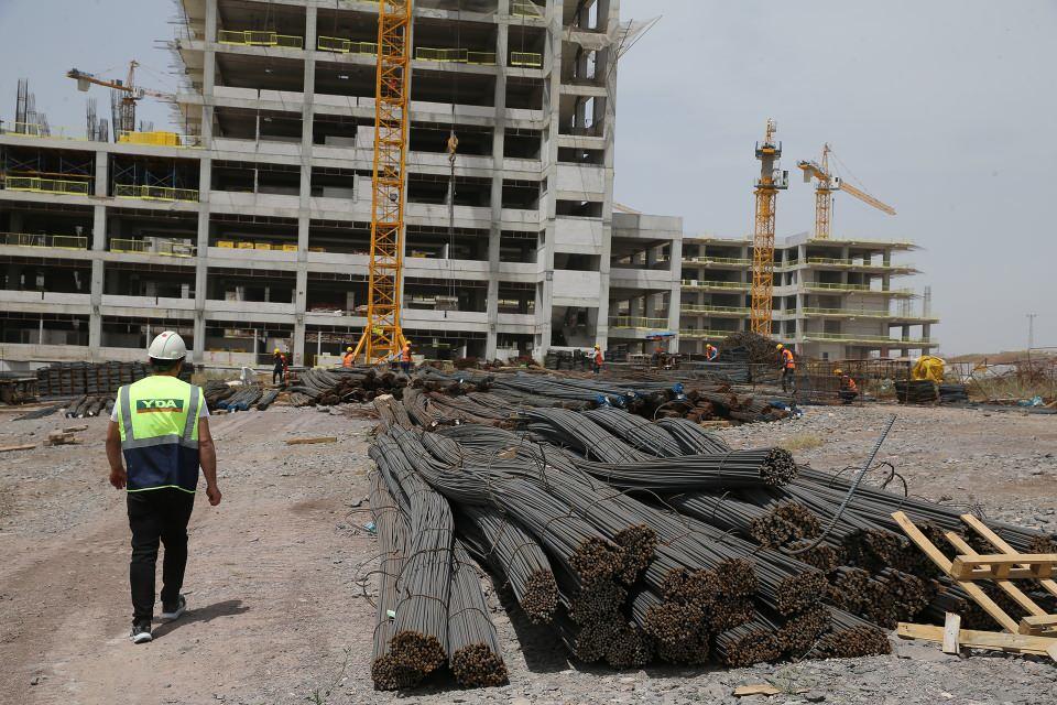 <p>Şanlıurfa'da gelecek yılın sonunda hizmete girmesi planlanan şehir hastanesinin inşaatında çalışmalar sürüyor.</p>
<p> </p>