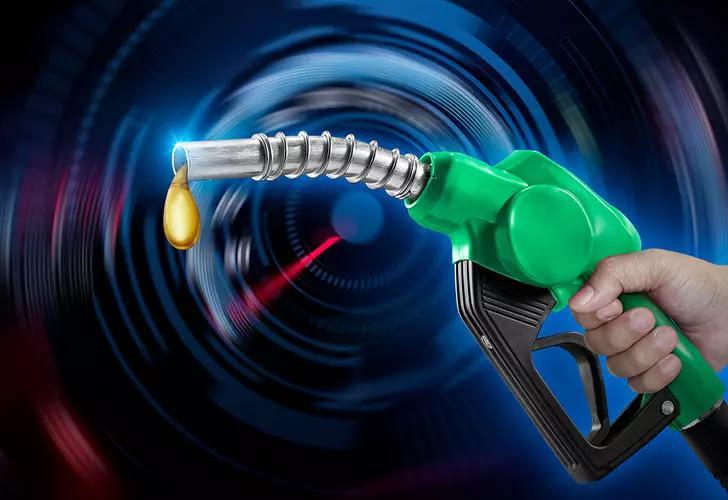 <p>Gümrüksüz Rafineri Fiyatı hesaplanırken ise, Akdeniz-İtalyan piyasasında yayınlanan günlük CIF Akdeniz ürün fiyatları ve günlük Dolar kuru takip edilerek, belli bir fiyat değişim farkında gümrüksüz rafineri tavan satış fiyatı elde ediliyor</p>
