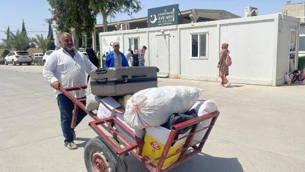 <p>Kendilerine gösterdikleri misafirperverlik için Türk halkına da teşekkür eden Suriyeliler, ülkelerine gidip yeni bir başlangıç yapacaklarını söyledi.</p>
