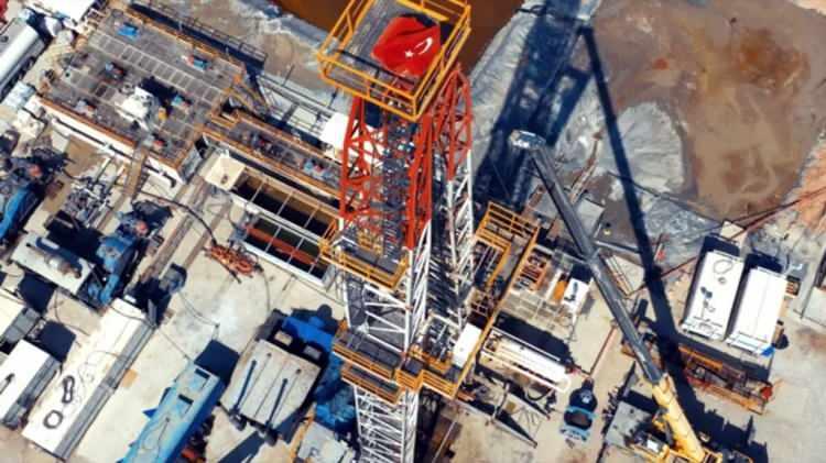 <p>Buda şunu gösteriyor, bizim TPAO’nun yapmış olduğu çalışmaların doğru yolda olduğunu Gabar’ın ve yapmış olduğumuz tespitlerin bir petrol noktası olduğu yönündeki tespitlerinde çok doğru bir tespit olduğunu gösteriyor" diye konuştu.</p>