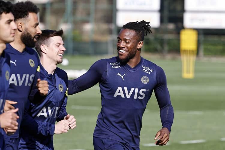 <p>MICHY BATSHUAYI<br />
Sezon başında Chelsea'den bonservisi alınan Michy Batshuayi'den kulüp yönetimi ve teknik heyet çok memnun. Belçikalı golcü takımda kalacak.</p>
