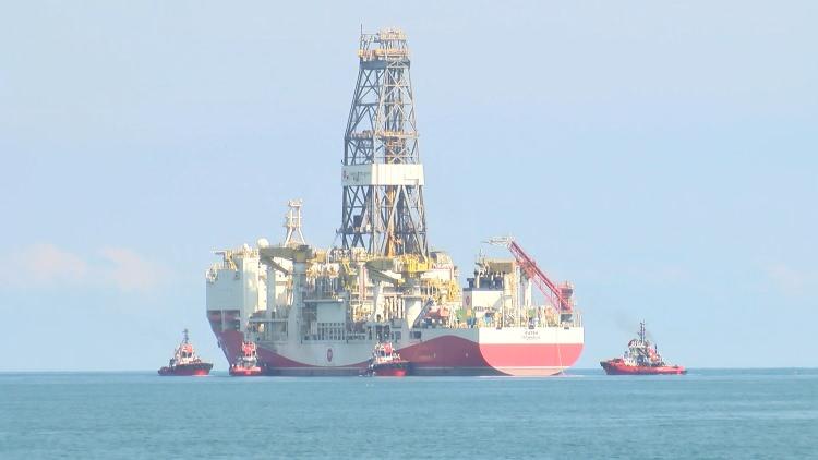 <p>Petrol bugün önemli bir girdi. O açıdan da önemli yeraltı zenginliği. Bulunması son derece önemli” ifadelerini kullandı.</p>