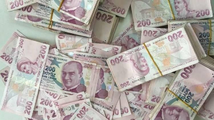 <p>Çalışma ve Sosyal Güvenlik Bakanı Vedat Bilgin ise asgari ücrette 500 dolar vurgusu yaptı. Bu çerçevede SGK Başuzmanı İsa Karakaş, asgari ücretin temmuz ayında ne kadar olabileceğini değerlendirdi.</p>
