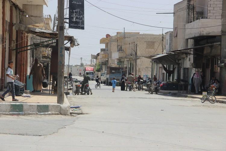 <p>Türkiye'den ülkelerine dönen Suriyeliler, özellikle Barış Pınarı Harekatı ile teröristlerden temizlenen Suriye'nin Tel Abyad kentine yerleşiyor.</p>