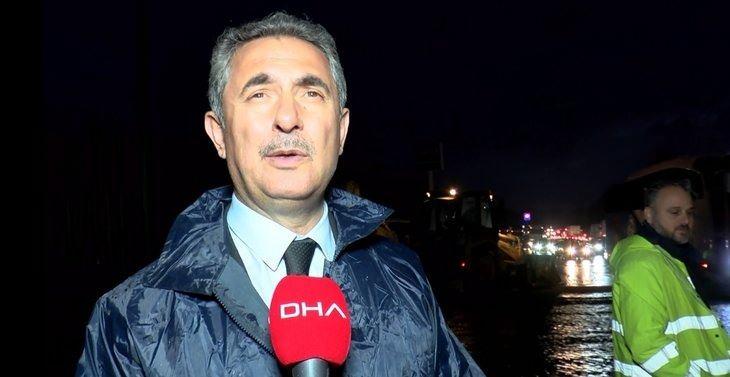 <p><strong>"BURAYA KALICI ÇÖZÜMLER BULMAK LAZIM"</strong></p>

<p> </p>

<p>AK Partili Mamak Belediye Başkanı ve Ankara Büyükşehir AK Parti Grup Başkanvekili <strong>Murat Köse </strong>CHP'li Ankara Büyükşehir Belediye Başkanı <strong>Mansur Yavaş</strong>'a tepki göstererek, yağışlarda oluşan taşkınlar için geçici çözümler yerine kalıcı çözümler üretilmesi gerektiğine vurgu yaparak, <strong>"Çok yoğun bir yağış yağdı. Lalahan ile Gökçeyurt arasındaki tüm dere yataklarına su doldu. Tabii bu güzergahtaki yolun bazı yerlerinde taşmalar oldu. Dolayısıyla trafik tamamen tıkanmıştı. Ekiplerimizle birlikte hızlıca geldik, burada kaza yapan 2 araç vardı onları kenara çektik. Devamında da geçişin rahatlaması için özellikle kanalları açıyoruz ki geçişi rahatlatalım. Tabii bunlar geçici çözümler, buraya kalıcı çözümler bulmak lazım. Biz ekiplerimizle birlikte geçişi rahatlatmak için uğraşıyoruz. Trafik sıkışıklığı oldu ama açıldı"</strong> dedi.</p>
