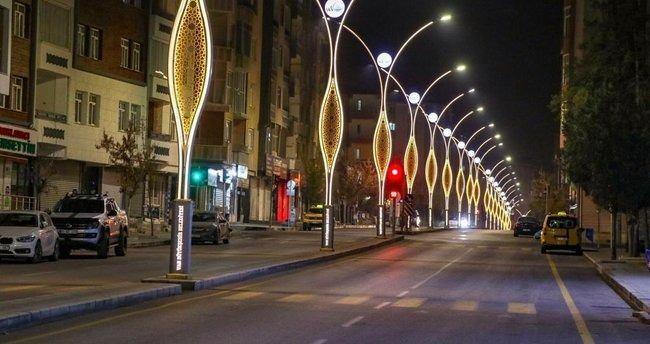 <p>Genç nüfus ya<strong>​</strong>ş grubuna göre incelendiğinde 2022 yılında genç nüfusun %29,7’sinin 15-17 yaş grubunda, %19,1’inin 18-19 yaş grubunda, %30,2’sinin 20-22 ve %21,0’inin ise 23-24 yaş grubunda yer aldığı görüldü.</p>
