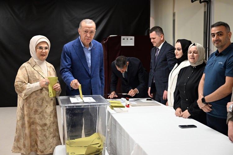 <p>Cumhurbaşkanı Erdoğan'a siyaset camiasının önemli isimleri seçim zaferi sebebiyle tebrik paylaşımında bulundu.</p>
