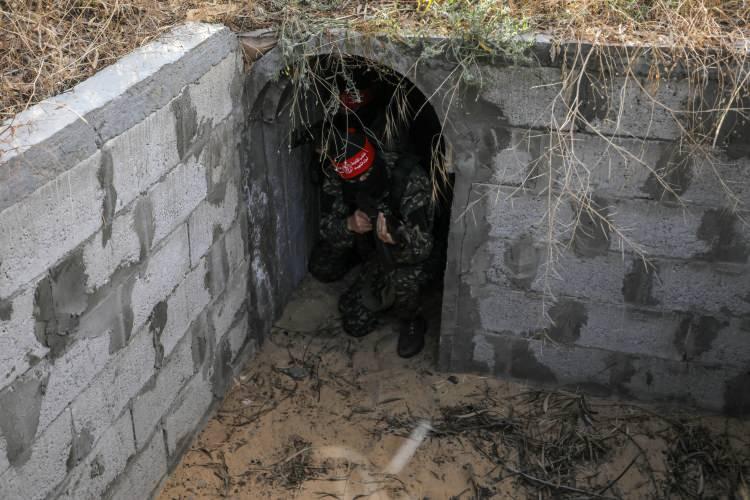 <p>Son saldırılara dair açıklamalarda İsrail'in Gazze'de 2 bin 516 kişiyi evsiz bıraktığı bu kişilerden 1180'inin çocuk, 688'inin kadın, 97'sinin yaşlı ve 3'ünün ise engelli olduğu bilgisine yer verildi.</p>
