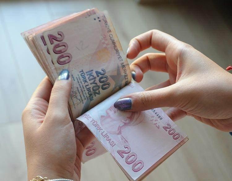 <p><strong>VATANDAŞLIK MAAŞI</strong><br />
</p>
<p>AK Parti’nin seçim beyannamesinde yer alan en önemli vaatlerden biri Türkiye’nin uygulamakta geciktiği aile sigortasına benzer bir düzenleme oldu. </p>