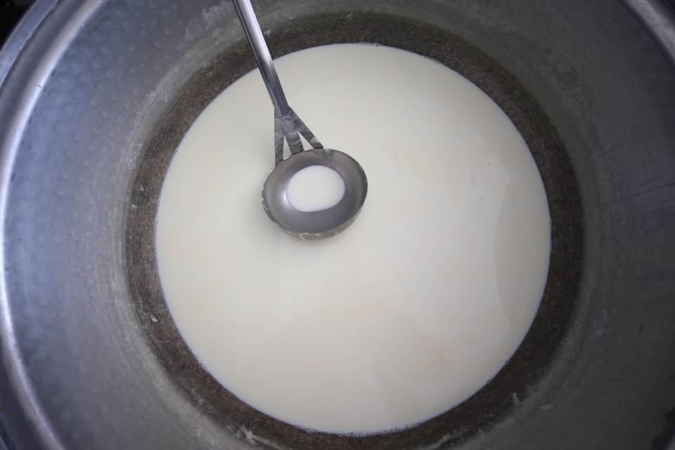 <p>Türk milletinin sahip olduğu kültürü korumak ve yaşatmak için çalıştıklarını ifade eden Kırbıyık, "Bu kültürel öğeler içerisinde en önemli unsurlardan biri de mutfak, gastronomi. Türk mutfağı denilince dünyada müstesna bir yere sahip olduğunu hemen altını çizerek belirtmek gerekiyor. İnanılmaz geniş bir yelpaze içerisinde hakikatten çok farklı bir mutfak zenginliğine sahip olduğunu hepimiz biliyoruz." diye konuştu.</p>
<p> </p>