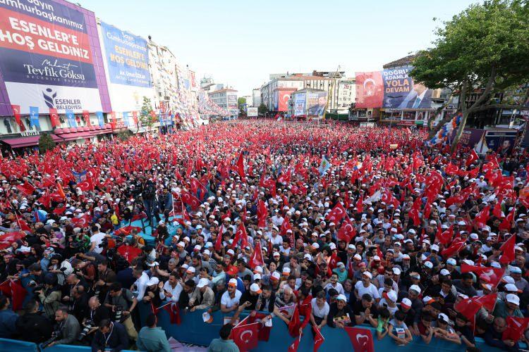 <p>Burada coşkulu kalabalığa hitap eden Erdoğan, kendisine ulaştırılan resmi rakamlara işaret ederek, 90 bin kişinin miting meydanını doldurduğunu söyledi.</p>
