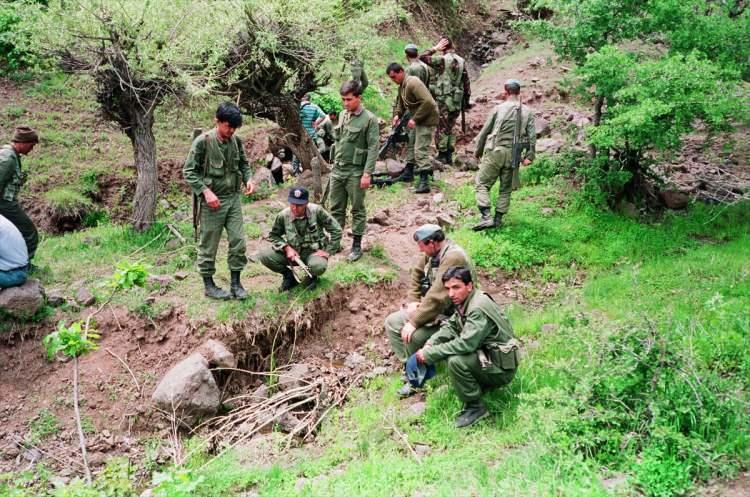 <p>Törende 49. Komando Tugay Komutanlığında görevli Teğmen Ahmet Genç, personel teğmen Ahmet Genç ve Bingöl Şehit Aileleri, Gazileri ve İnsan Hakları Derneği Başkanı Vahap Baysal da bir konuşma yaptı.</p>

