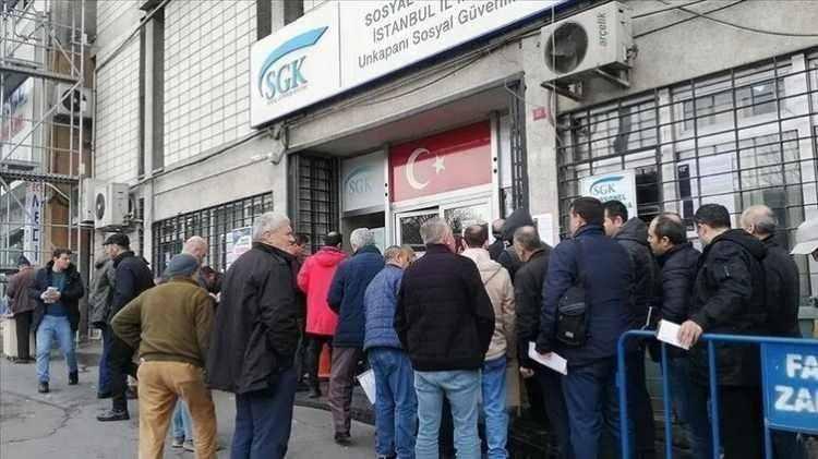 <p><strong>85 MİLYONA BARIŞ ELİ UZATILDI</strong></p>
<p> </p>
<p>Milyonlarca vatandaşın devlete olan vergi, prim, ceza, öğrenim kredisi gibi borçlarında tarihin en kapsamlı yapılandırma paketi hazırlandı.<br />
<br />
Vatandaşın 2 bin liranın altındaki borçları silinirken, öğrenim kredisi olan 4 milyona yakın kişinin borçlarının faizleri silindi, hacizler kalktı, icra takipleri durduruldu.</p>
