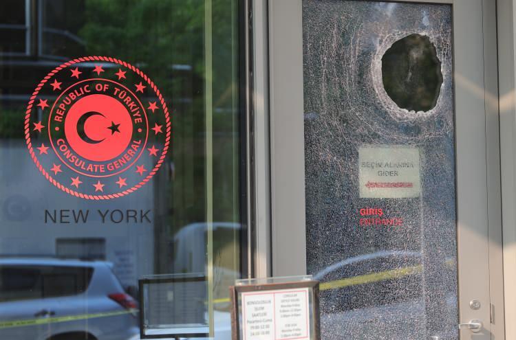 <p>Türkiye'nin Birleşmiş Milletler Daimi Temsilciliği ile New York Başkonsolosluğunun bulunduğu Türkevi binası saldırıya uğradı.</p>
