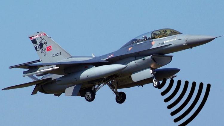 <p><strong>F-16 uçaklarına Elektronik Harp Podu (EHPOD) monte edildi.</strong> Böylece Türkiye elektronik harp alanında çok büyük bir taktik ve stratejik angajman avantajına kavuştu.</p>

<p> </p>

<p>Lazer testlerinin gerçekleştirileceği test tüneli oluşturuldu.</p>
