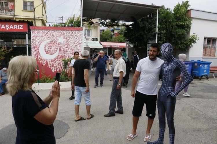 <p>İnşallah ülkemize daha çok hizmet edecek kişi kazanır. Örümcek adam tutkum benim çocukluktan beri hayalim” dedi.</p>
