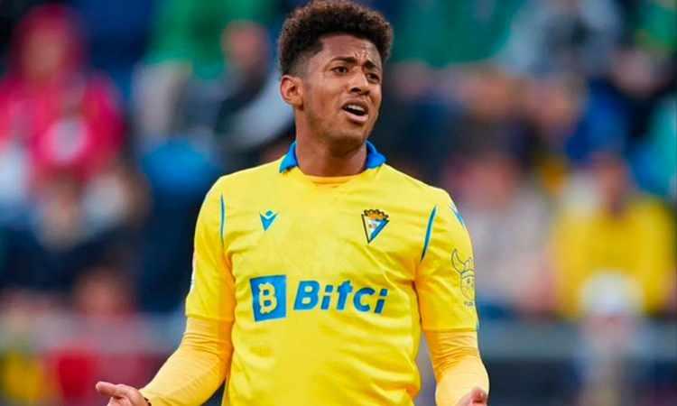 <p>*Anthony Lozano / Honduras<br />
<br />
* Cadiz<br />
<br />
* 30 yaşında</p>
