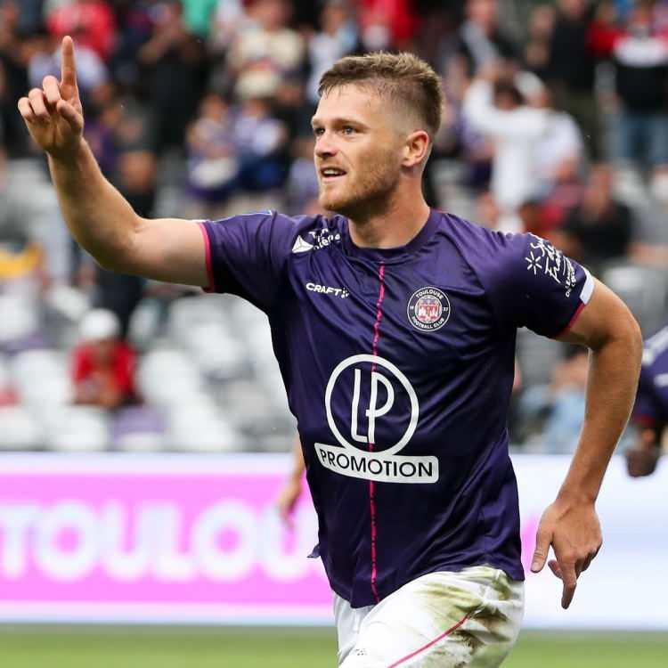 <p>* Rhys Healey / İngiltere<br />
<br />
* Toulouse<br />
<br />
* 28 yaşında</p>