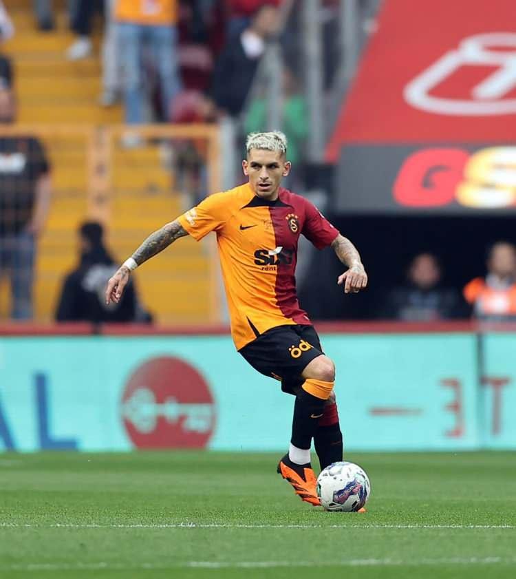 <p>Lucas Torreira</p>
