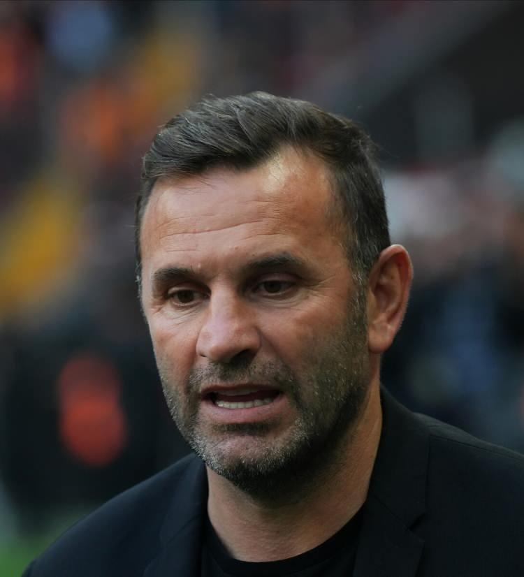 <p>Alınan kötü sonuçlarının ardından Okan Buruk tartışma konusu oldu ve sarı-kırmızı kulübün deneyimli hoca ile yollarını ayıracağı iddia edilmişti.</p>