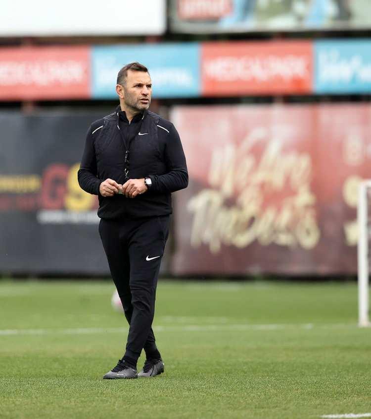 <p>14 maçlık tarihi seri!</p>

<p>Kötü sonuçların ardından çabuk toparlanan sarı-kırmızılı ekip 14 maçlık müthiş bir seriye imza attı.</p>

<p>Galatasaray sırasıyla Karagümrük, Beşiktaş, Başakşehir, İstanbulspor, Sivasspor, Ankaragücü, Fenerbahçe, Hatayspor, Antalyaspor, Giresunspor, Ümraniyespor, Trabzonspor, Gaziantep FK(Hükmen), Kasımpaşa maçlarında yakaladığı galibiyet serisiyle şampiyonluk yolunda büyük adım attı.</p>

<p>Galatasaray, 14 maç ile Süper Lig tarihindeki en uzun galibiyet serisine sahip takım unvanını ele geçirdi.</p>
