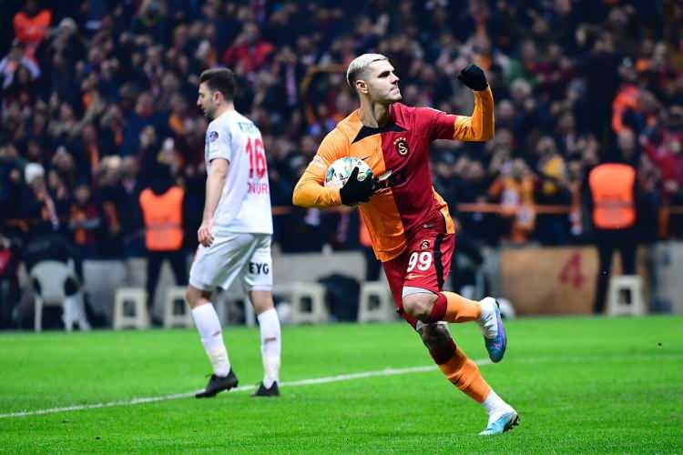 <p>Galatasaray 3-2 Ümraniyespor</p>
