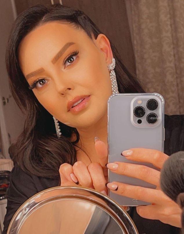 <p><strong>"Gözünü seveyim Ebru ne zaman geliyor albüm"</strong></p>
