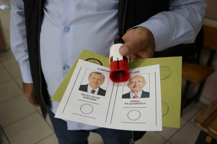 <p>Cumhurbaşkanı Seçimi ikinci turu için oy verme işlemi, Türkiye genelinde saat 08.00 itibarıyla başladı.</p>
