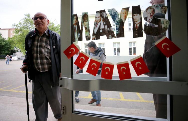 <p>Oy verme işlemi sırasında gebeler, hastalar, engelliler ve yaşlılara öncelik tanınacak.</p>
