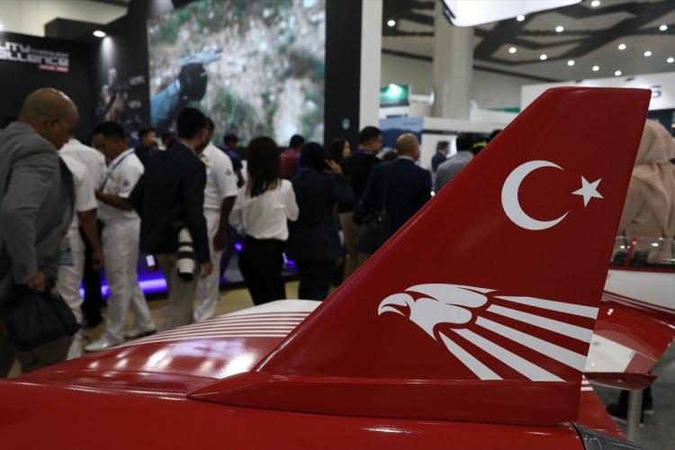 <p>Şirket, geliştirdiği hava araçlarını başta Malezya olmak üzere bölge ülkelerinin askeri ve sivil yetkililerine tanıttı.</p>