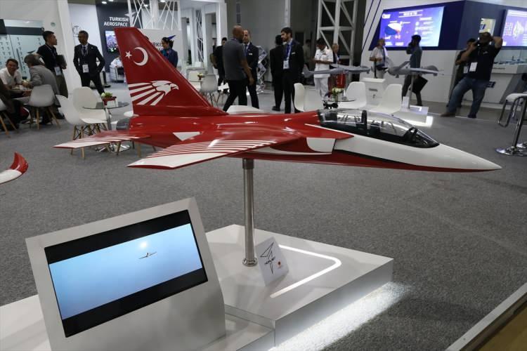 <p>TUSAŞ tesislerinde üretilen platformlardan 6 ülkeye ANKA, 2 ülkeye AKSUNGUR, 3 ülkeye ATAK helikopteri, 2 ülkeye HÜRKUŞ, 1 ülkeye ŞİMŞEK (Yüksek Hızlı Hedef Uçak Sistemi) satışı gerçekleştirildi ve teslimatların bir kısmı tamamlandı.</p>