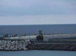 <p>Kıtalararası Balistik Füze (İntercontinental Ballistic Missile) <strong>(ICBM) 5000 km ve üzeri menzile</strong> sahip olan BF sistemidir. Denizaltından Atılan Balistik Füze (Submarine Launched Ballistic Missile) (SLBM)</p>