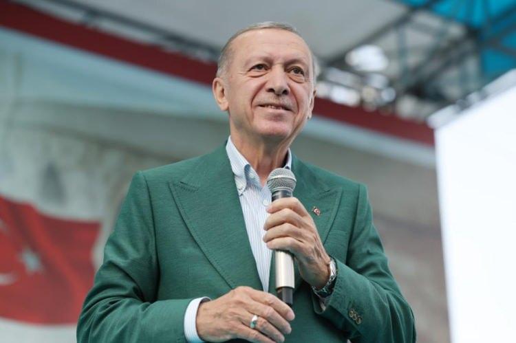 <p>Cumhurbaşkanı Recep Tayyip Erdoğan, Sivas Hükümet Meydanı’nda vatandaşlara hitap etti.</p>
