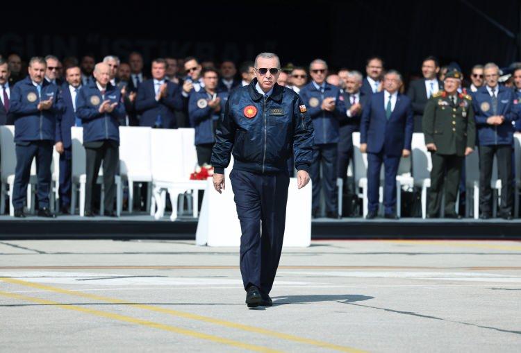 <p>Başkan Recep Tayyip Erdoğan, Cumhurbaşkanı Seçimi'ne ilişkin, "Sadece seçim döneminde yaptıklarımız bile bizimle diğer aday arasındaki vizyon ve ufuk farkını ortaya koymaya yeter." ifadesini kullandı.</p>
