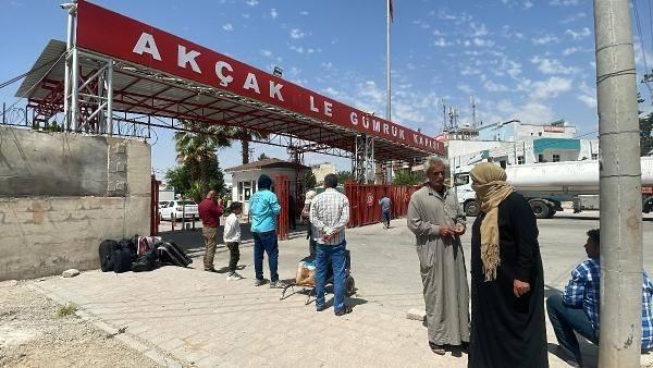 <p>Türkiye’de geçici koruma statüsünde bulunan Suriyelilerin gönüllü geri dönüşleri sürüyor. Bugüne kadar 554 bin 609 Suriyeli güvenli hale getirilen bölgelere gönüllü geri dönüş yaptı.</p>