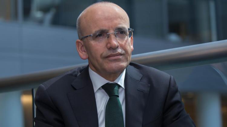 <p><strong>MEHMET ŞİMŞEK'İN VERECEĞİ MESAJLAR ÖNEMLİ</strong></p>

<p>Zorlu bir süreçten geçildiğini ve hemen toparlanma beklenmemesi gerektiğinin altını çizen ünlü ekonomist, <strong>"Zamana ihtiyacımız var. Şimşek’in faiz konusunda vereceği mesajlar, miras ve servet vergisi, kamu sermayesini güçlendirme, kamu ihalelerinde şeffatlık gibi konularda nasıl bir açıklama yapacak önemli olacaktır"</strong> ifadelerini kullandı.</p>
