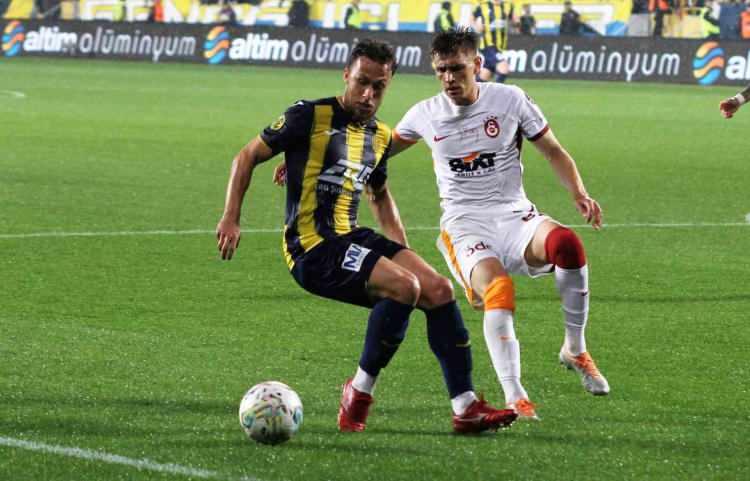 <p>Galatasaray, Spor Toto Süper Lig'in 36. haftasında deplasmanda Ankaragücü'nü 4-1 mağlup etti. </p>
