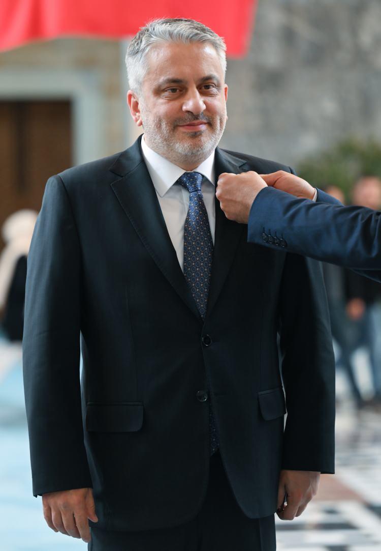 <p>AK Parti Bursa Milletvekili Ayhan Salman, kaydını yaptırdı.</p>
