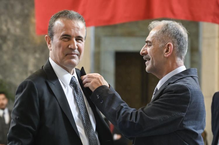 <p>MHP Antalya Milletvekili Abdurrahman Başkan (solda), kaydını yaptırdı.</p>
