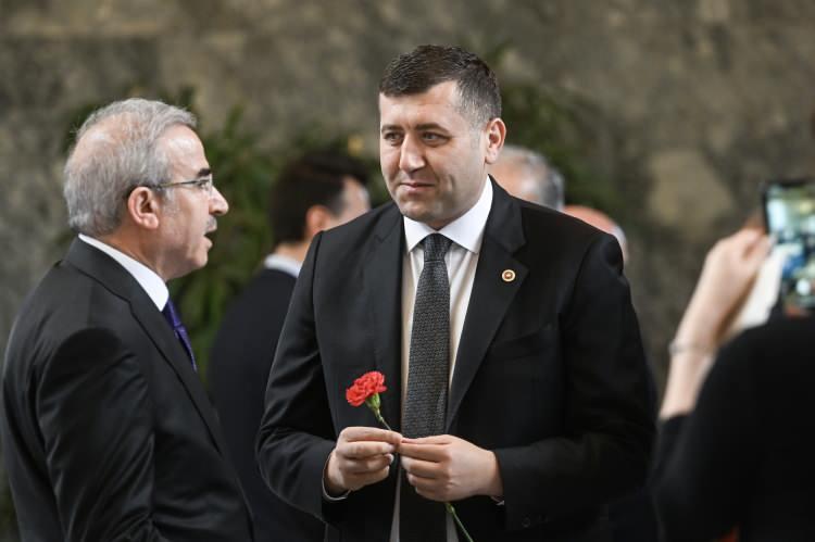 <p>MHP Kayseri Milletvekili Baki Ersoy (sağda), kaydını yaptırdı.</p>
