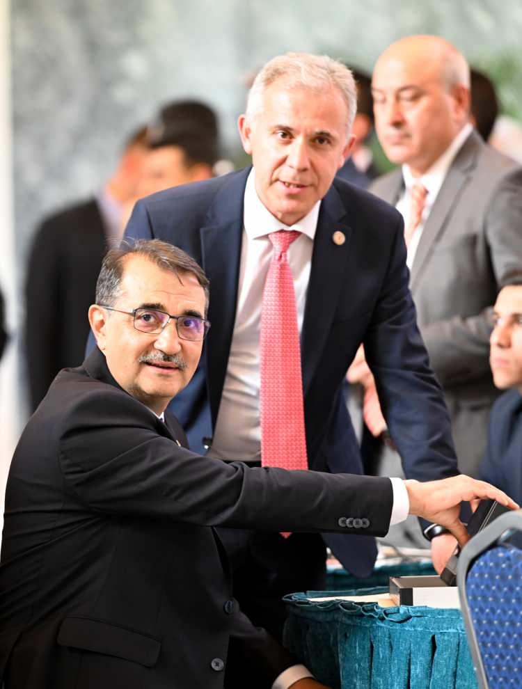 <p>AK Parti Eskişehir Milletvekili olarak seçilen Enerji ve Tabii Kaynaklar Bakanı Fatih Dönmez, kaydını yaptırdı.</p>
