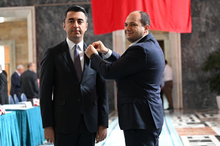 <p> CHP Tekirdağ Milletvekili Cem Avşar (solda), kaydını yaptırdı.</p>