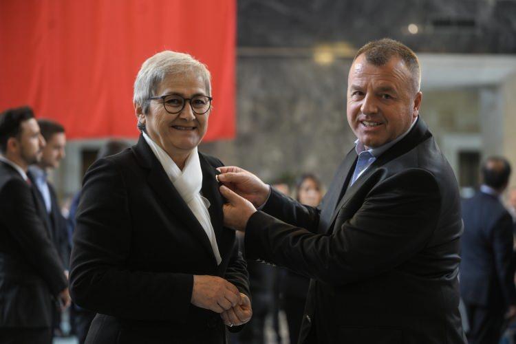 <p>Meclise gelen CHP Sakarya Milletvekili Ayça Taşkent, kayıt yaptırdı.</p>