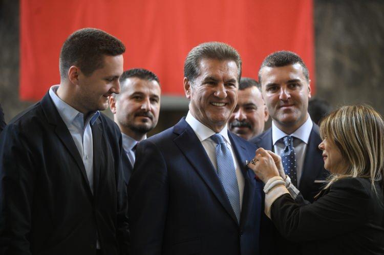 <p> Meclise gelen CHP Erzincan Milletvekili Mustafa Sarıgül, kayıt yaptırdı.</p>