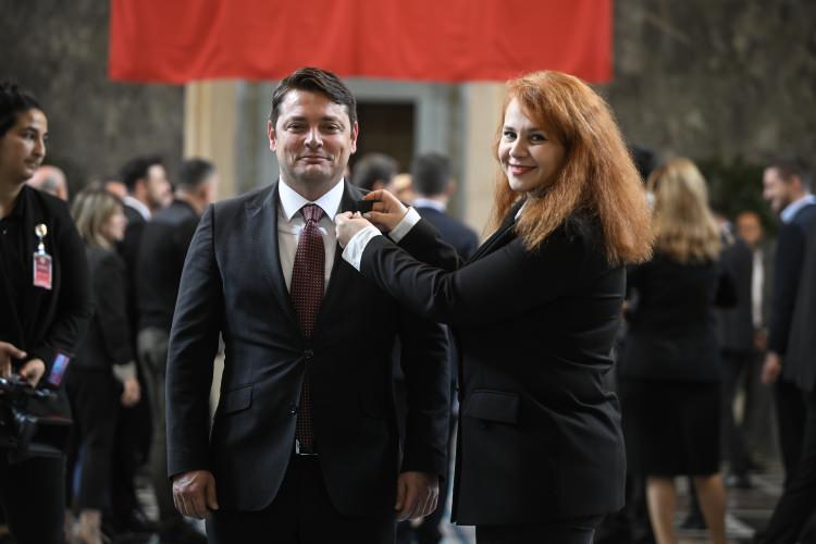 <p>Meclise gelen CHP İstanbul Milletvekili Turan Taşkın Özer, kayıt yaptırdı.</p>