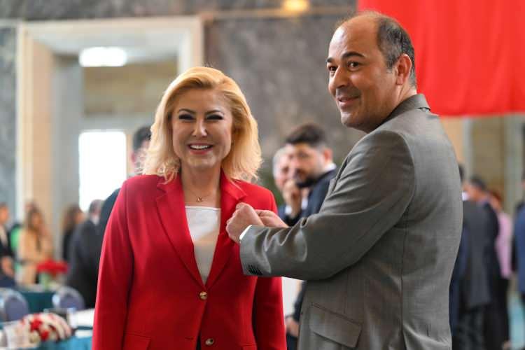 <p>AK Parti İzmir Milletvekili Şebnem Bursalı, kaydını yaptırdı.</p>
<p> </p>