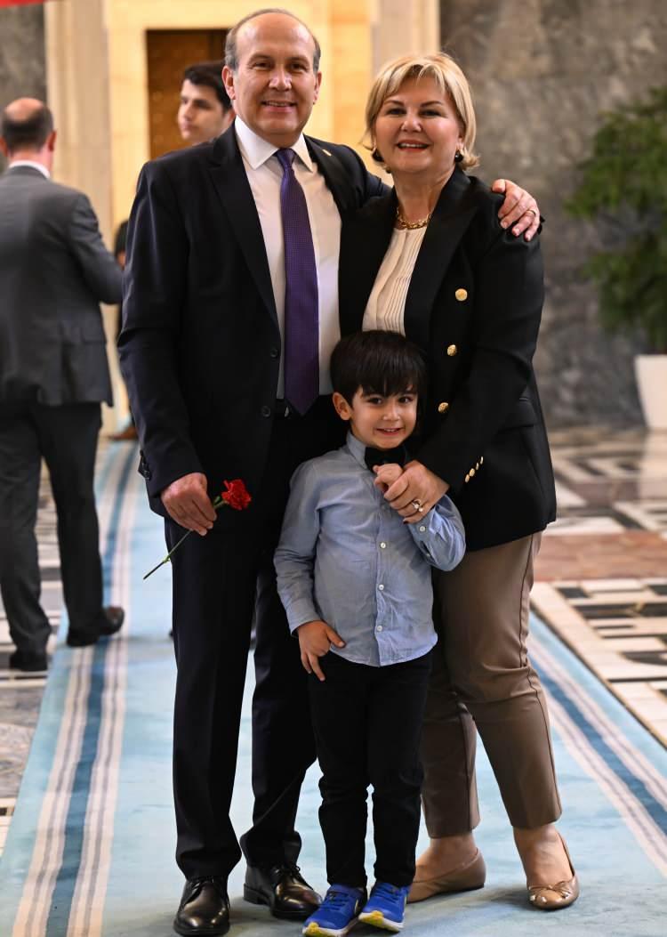 <p>Meclise gelen CHP İstanbul Milletvekili Namık Tan, kayıt yaptırdı.</p>