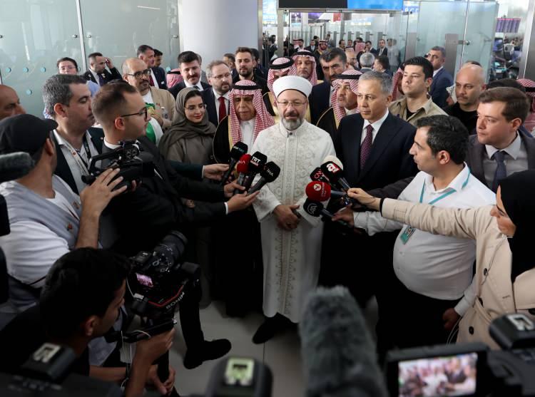 <p>Açılışta gazetecilere açıklamalarda bulunan Diyanet İşleri Başkanı Prof. Dr. Ali Erbaş, projenin başlatılması dolayısıyla memnuniyetini dile getirdi.</p>