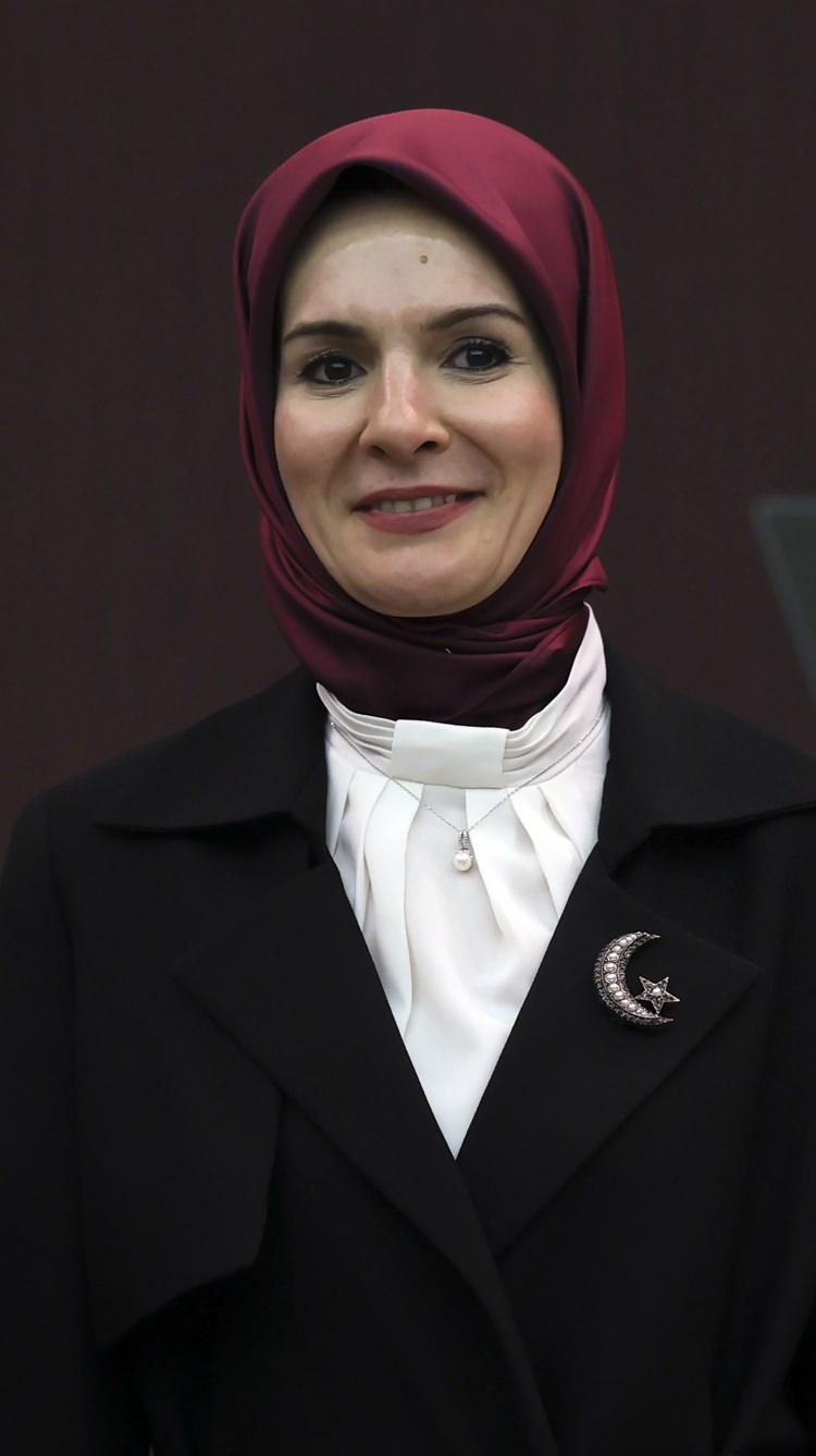 <p>AİLE VE SOSYAL HİZMETLER BAKANI MAHINUR ÖZDEMİR GÖKTAŞ</p>