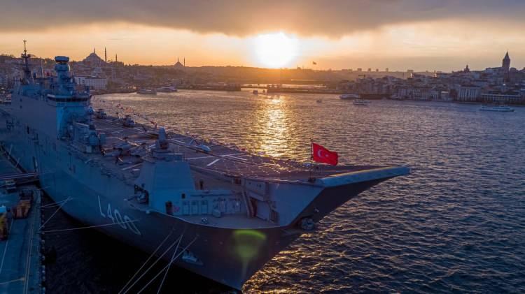 <p>MSB'den yapılan açıklamaya göre, İstanbul Sarayburnu'na demirleyerek halkın ziyaretine açılan TCG Anadolu, yarın sabah itibarıyla planlı faaliyetleri dolayısıyla limandan ayrılacak.</p>
